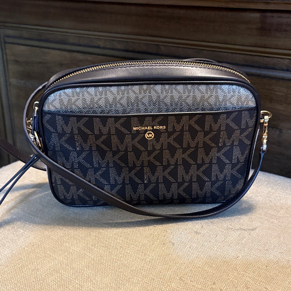 Michael Kors Black and Gray Signature Crossbody - Picture 1 of 1